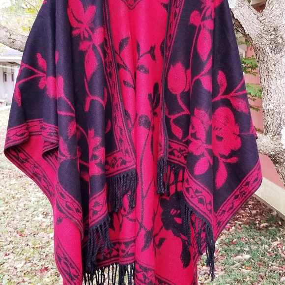 NEW WOMAN'S WRAP/TRUE RED AND BLACK/REVERSIBLE - Picture 5 of 5